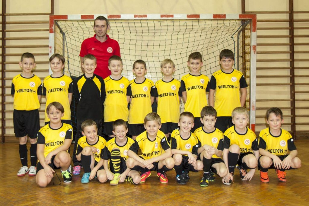 Z wielbłądem na boisku